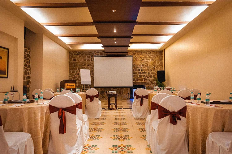 Vintage Fort Elements - Authentic Stay near Pune